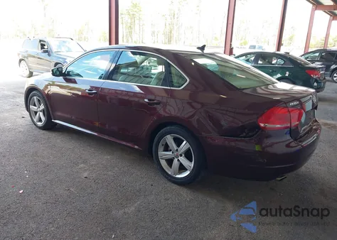 2013 Volkswagen Passat 2.5L Se z USA, uszkodzony, nr VIN 1VWBP7A36DC110896